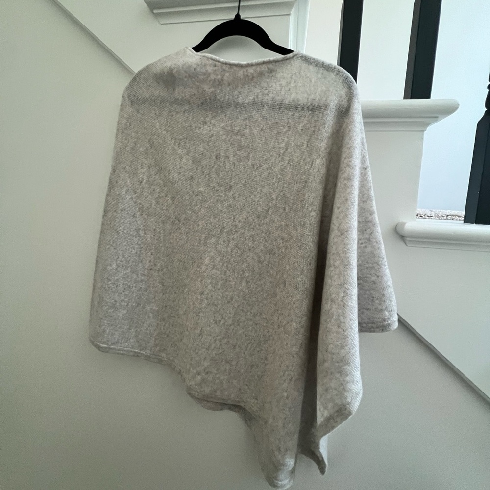 NWT Peter Miller The Essential Cashmere Poncho in Ash